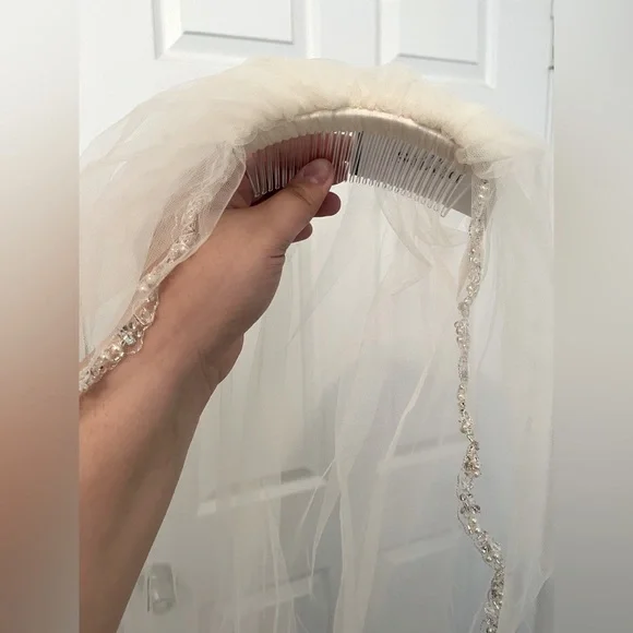 David’s Bridal Veil, Brand New, Never Worn Hey Friends! I have a BUNCH of wedding accessories for sale  main image 4